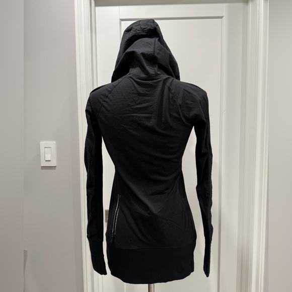 Lululemon Black Stay On Course Pullover - Picture 2 of 6